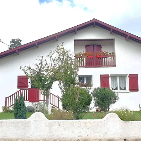 Willa Maison De Caractere A Briscous: 4 Chambres, Jardin, Proche Bayonne Et Plages, Ideal Famille Et Randonnees - Fr-1-3-603